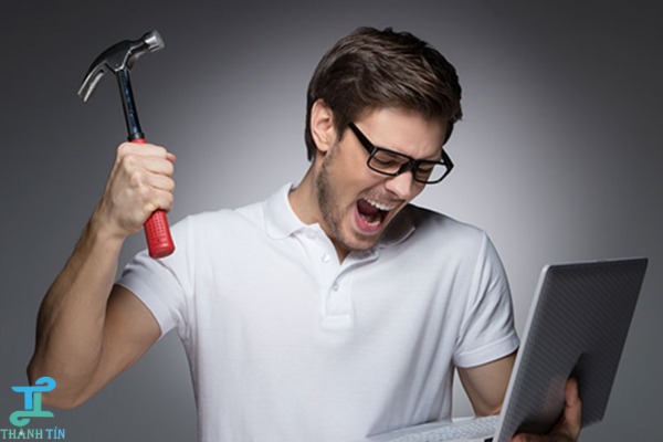 Màn hình máy tính bị chảy mực do va đập vật lý