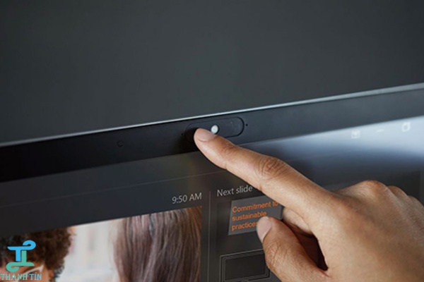 Vệ sinh để fix lỗi camera laptop