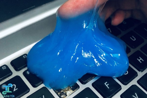 ve-sinh-laptop-bang-keo Cách vệ sinh bàn phím máy tính laptop bằng keo dính