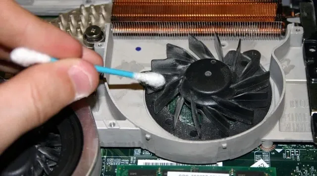 Vệ sinh laptop thường xuyên và đúng cách