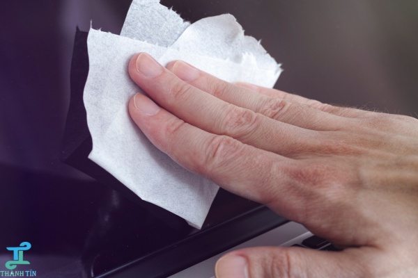 Đảm bảo lau chùi laptop thường xuyên