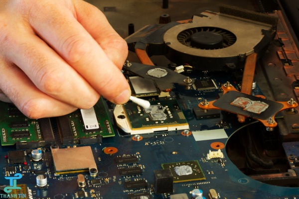 Làm sạch linh kiện khi vệ sinh máy tính Quận 1
