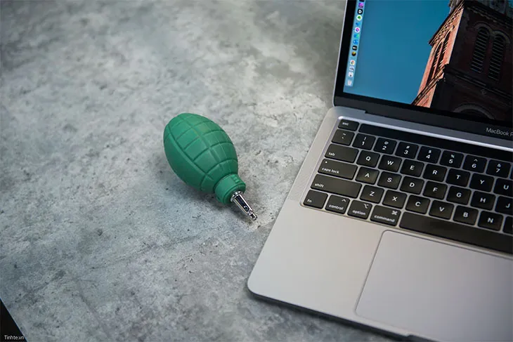 ống thổi bụi máy tính