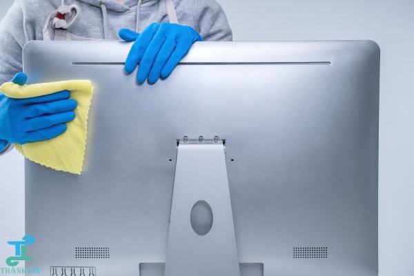 Vệ sinh màn hình PC cong