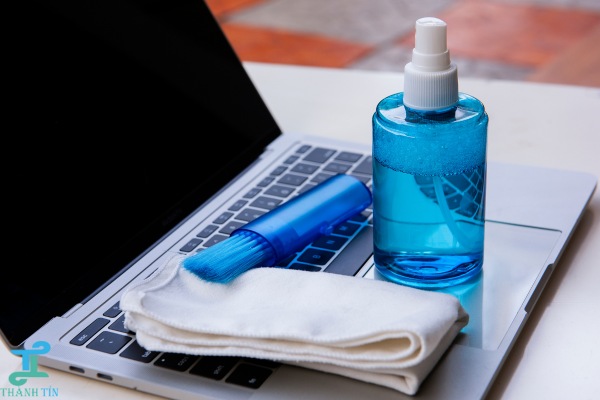 Vệ sinh phần cứng khi laptop lên màn hình nhưng không chạy