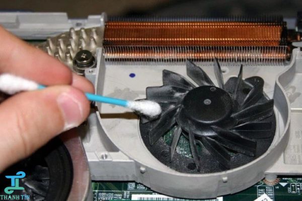 Vệ sinh để hạn chế quạt tản nhiệt lúc chạy lúc không