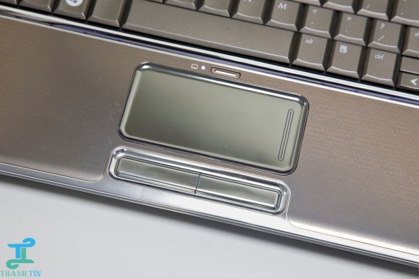 ve-sinh-touchpad-laptop Vệ sinh là cách sửa touchpad laptop hiệu quả