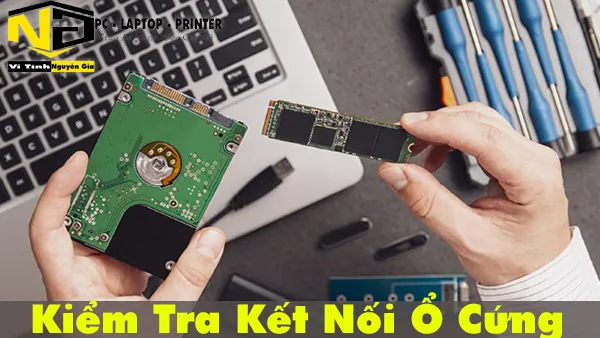 Vệ sinh và cắm lại cáp ổ cứng máy tính