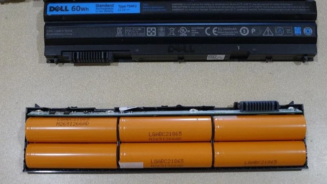 vừa sạc vừa dùng laptop có sao không trong các tình huống sử dụng thực tế