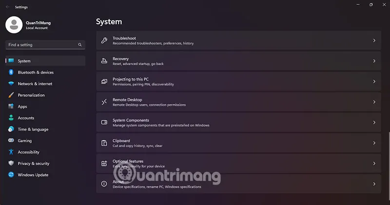 Điều hướng đến mục About để xem các thông số kỹ thuật định danh của máy tính